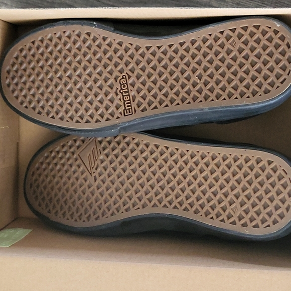 Emerica. Boys slip ons - Picture 3 of 4